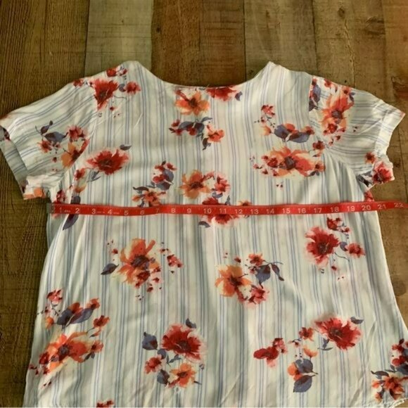 Red by BKE womens blue and white striped short sleeve top with Fred flowers -L - Picture 2 of 9
